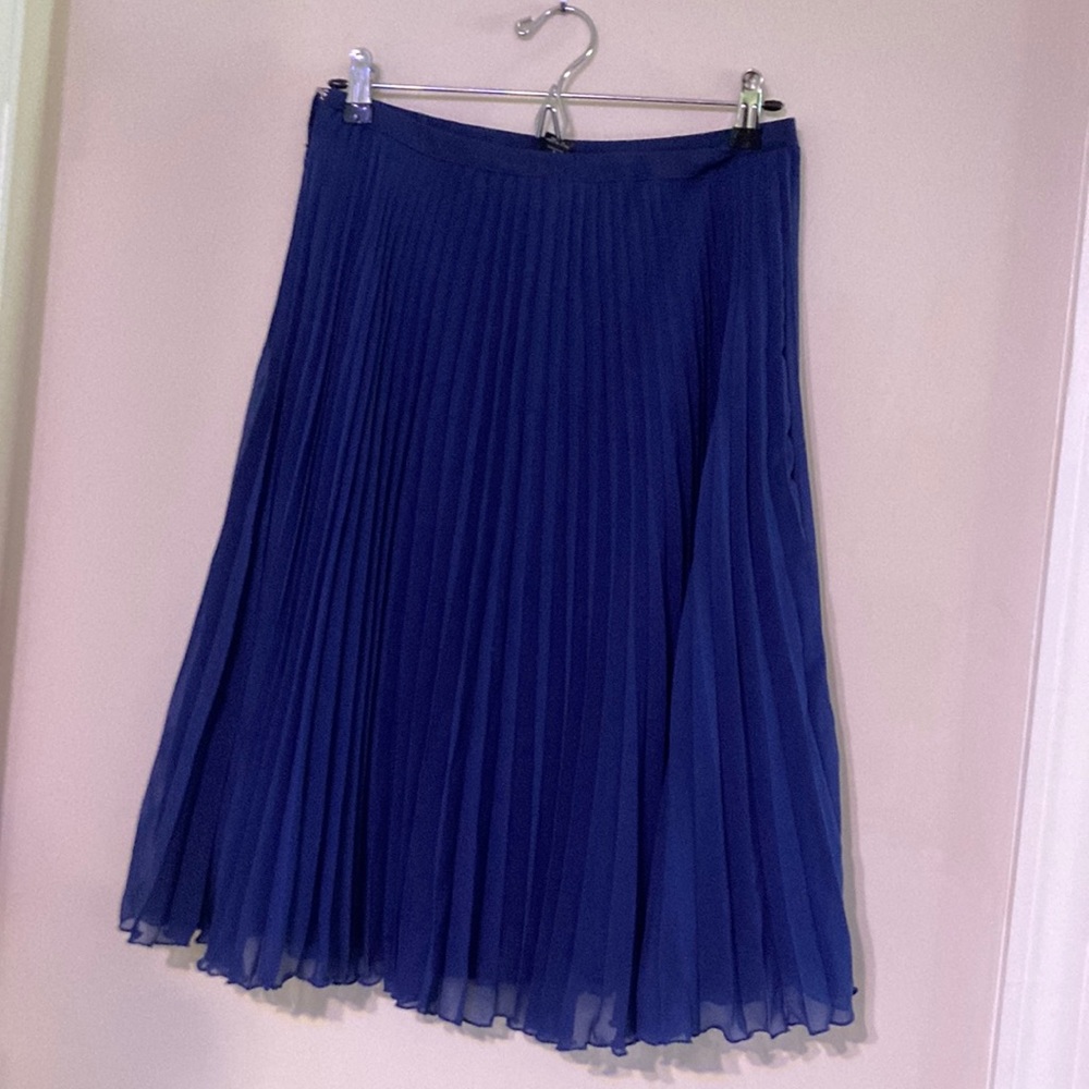 White House black market pleated skirt size4